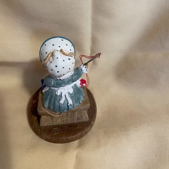 Stitching the Stars & Stripes Hallmark's Tender Touches Figurine - Picture 3 of 7